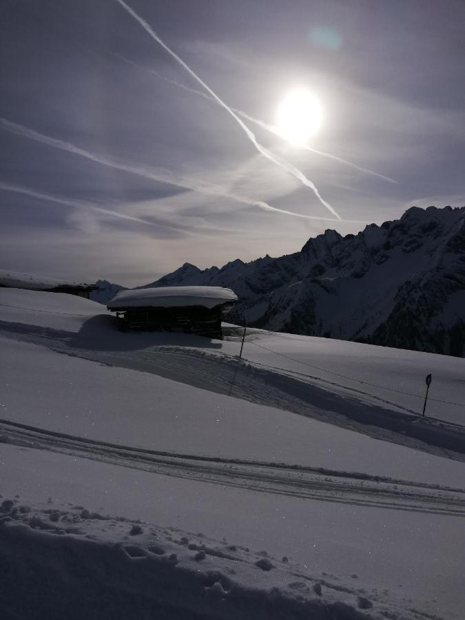 Garni Nill Hotell Schwendau Exteriör bild