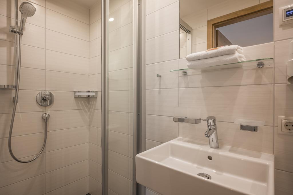 Garni Nill Hotell Schwendau Exteriör bild